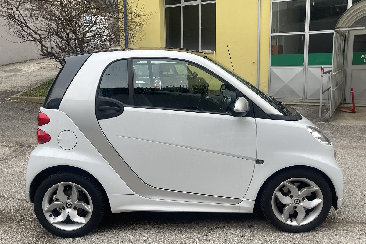 Smart forTwo 52 kW MHD Bianco *PRENOTALA CON €100*  Concessionaria  Giacobbe Automobili Auto Lonato del Garda