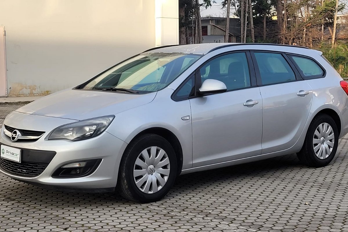 Opel Astra 1.6 Cdti Ecoflex S&s Sports Tourer Business in vendita a Teramo