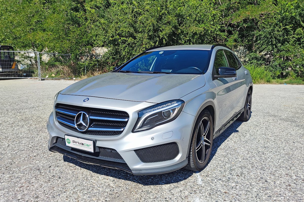 Auto usata MERCEDES-BENZ GLA 200 d 4Matic PREMIUM AMG + NIGHT Pack Luci  Ambiente del 2022 -  Srl