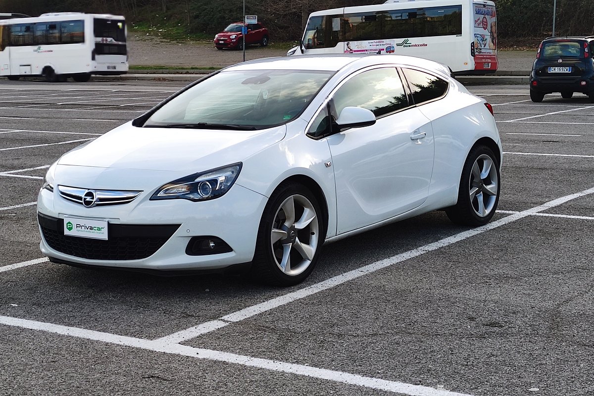 Opel Astra Gtc 2.0 Cdti 165cv S&s 3 Porte Cosmo S in vendita a Potenza